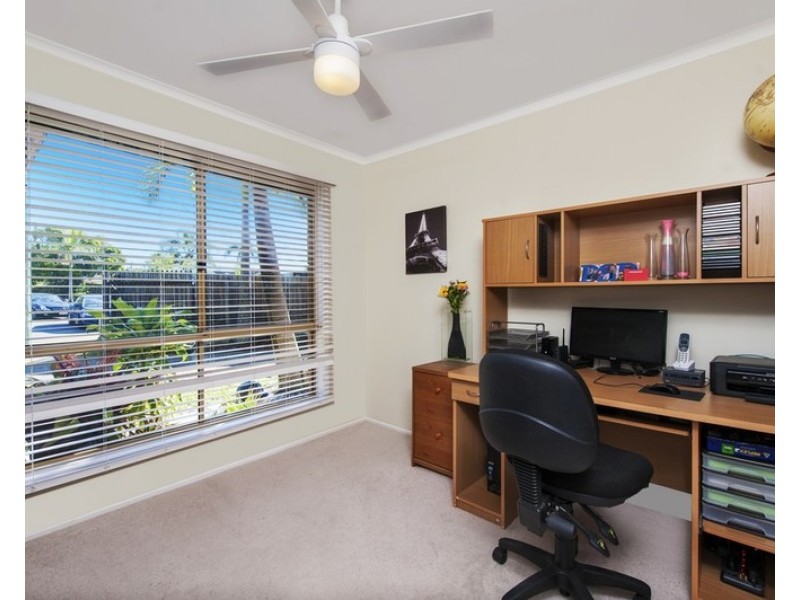 18 Eli Court, Hillcrest QLD 4118