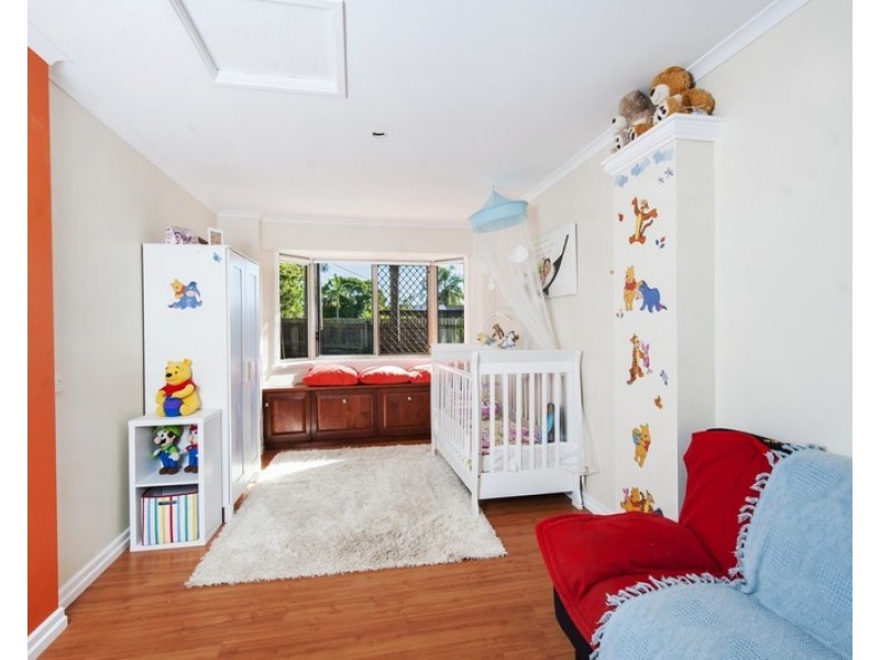 18 Eli Court, Hillcrest QLD 4118