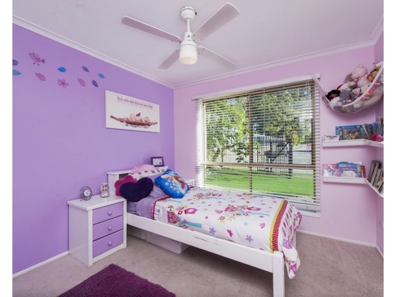18 Eli Court, Hillcrest QLD 4118