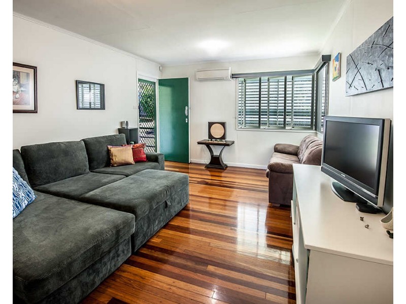 73 Mingera Street, Mansfield QLD 4122