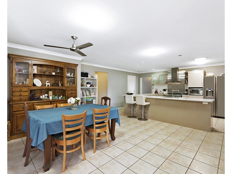 5 Horton Place, Forest Lake QLD 4078