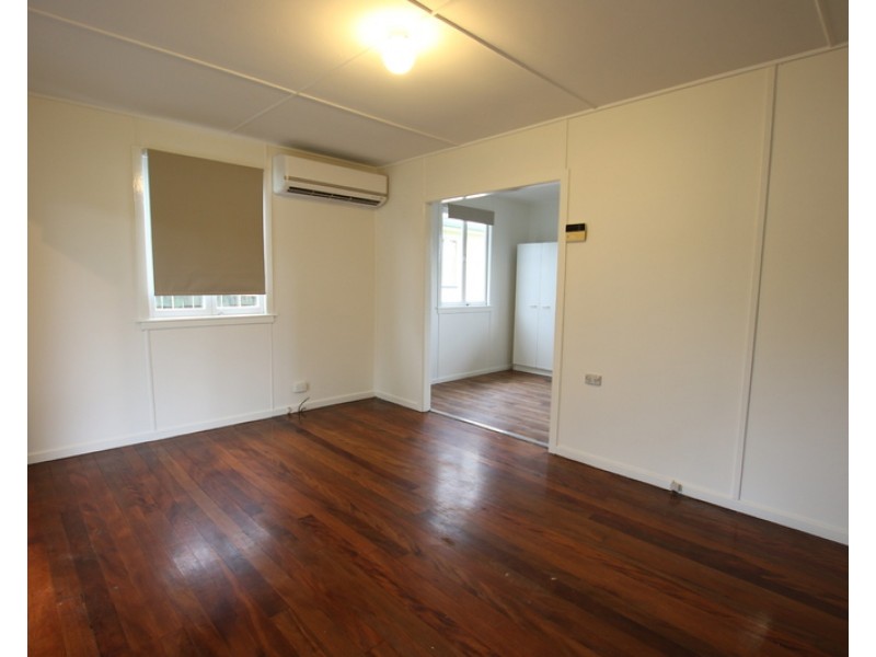 18 Pamela Crescent, Woodridge QLD 4114