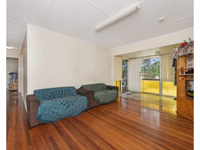 22 Whitey Street, Woodridge QLD 4114