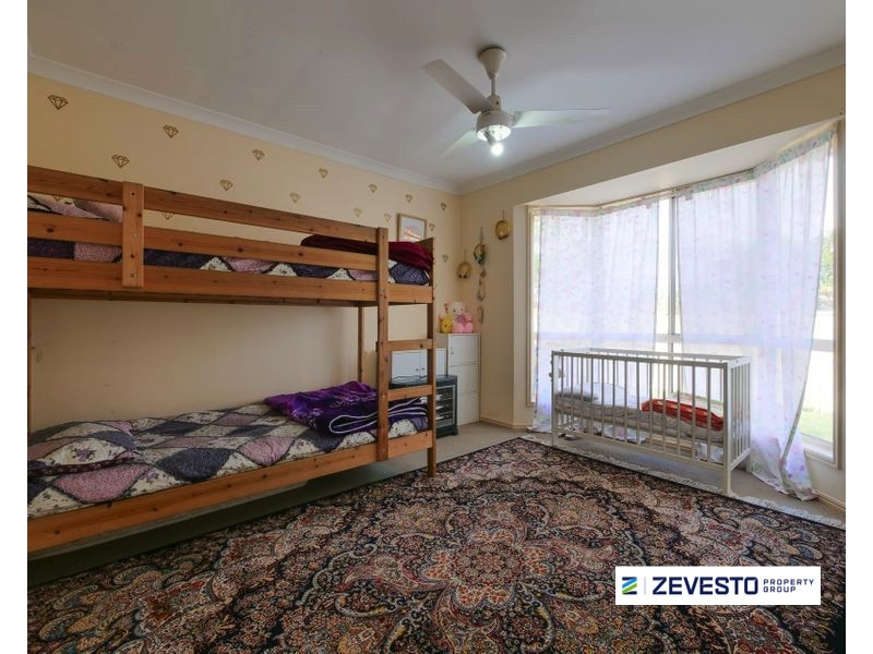 27 Robert South Drive, Crestmead QLD 4132