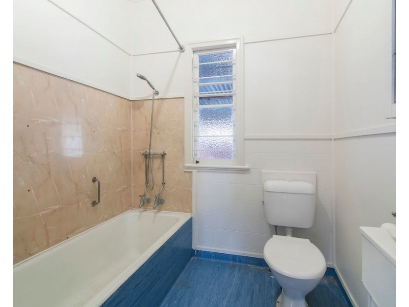 5a Hayes Street, Brassall QLD 4305