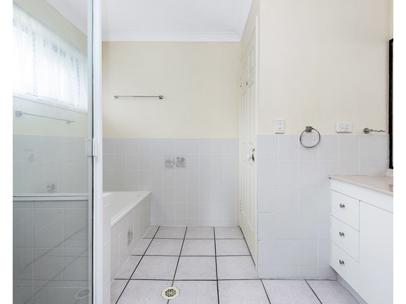 13 Arbour Way, Regents Park QLD 4118
