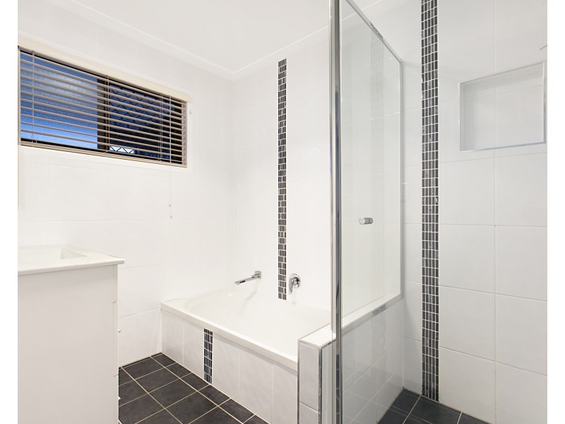 16 Coleman Crescent, Springwood QLD 4127