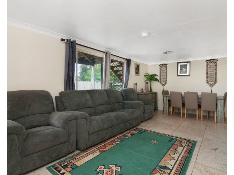 25 Limerick Drive, Crestmead QLD 4132
