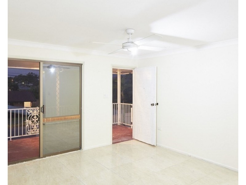 25 Limerick Drive, Crestmead QLD 4132
