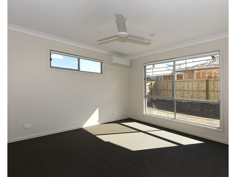 18 Stradbroke Crescent, Springfield Lakes QLD 4300