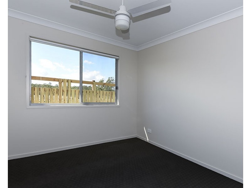 18 Stradbroke Crescent, Springfield Lakes QLD 4300