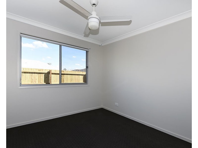 18 Stradbroke Crescent, Springfield Lakes QLD 4300