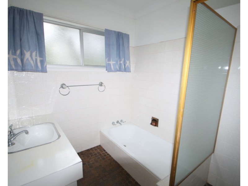 4  Isabel Street, Loganlea QLD 4131