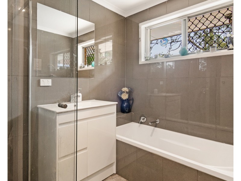 65 Rholanda Crescent, Springwood QLD 4127