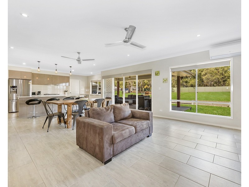 9-11 Brookong Court, Buccan QLD 4207