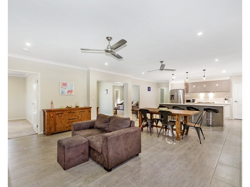 9-11 Brookong Court, Buccan QLD 4207