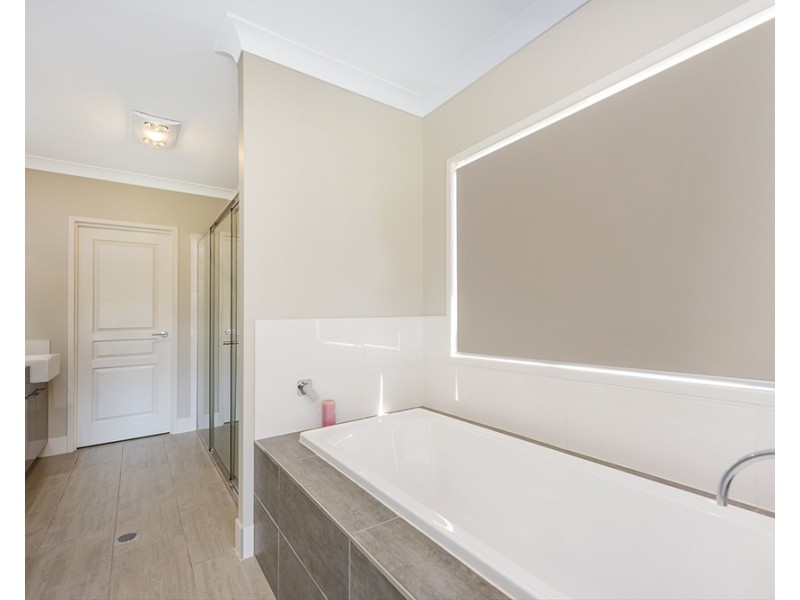 9-11 Brookong Court, Buccan QLD 4207