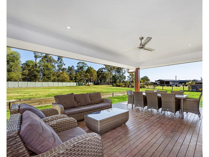 9-11 Brookong Court, Buccan QLD 4207