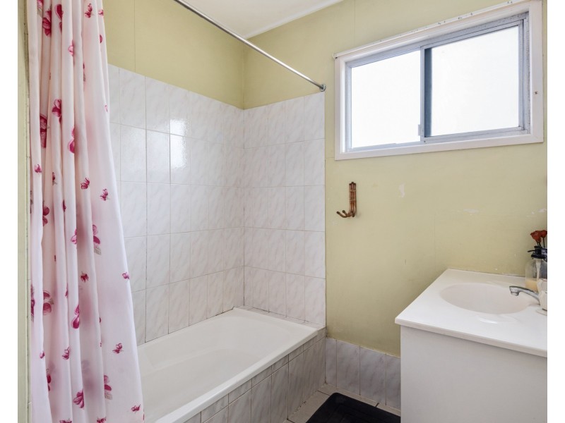 4 Eyre Street, Woodridge QLD 4114