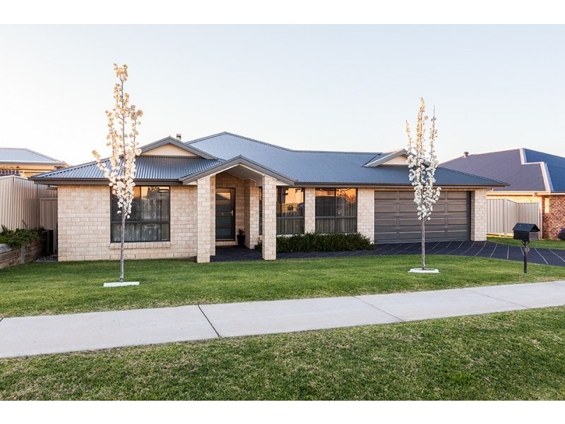 24 Bateman Avenue, Mudgee NSW 2850