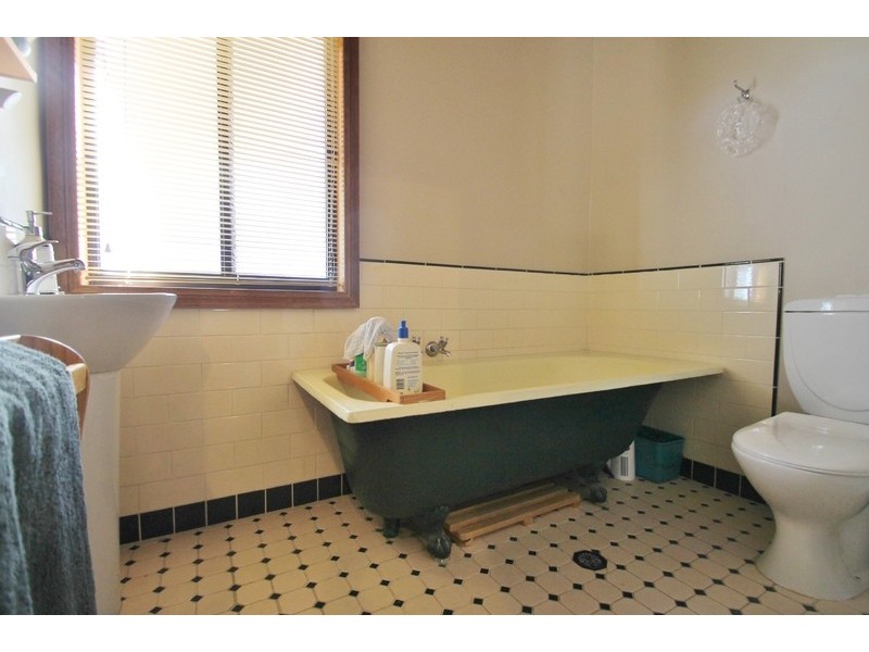 27 Roberts Road, Mudgee NSW 2850