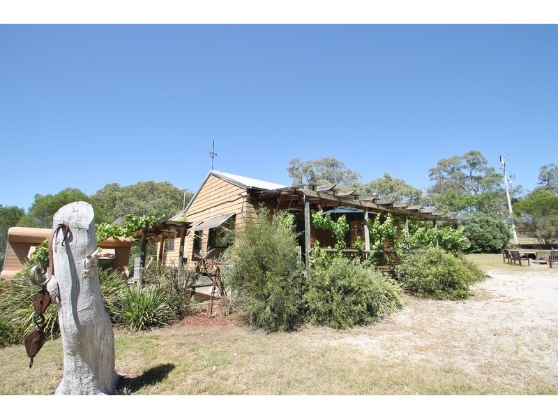 27 Roberts Road, Mudgee NSW 2850
