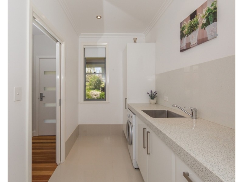 30 Robert Hoddle Grove, Mudgee NSW 2850