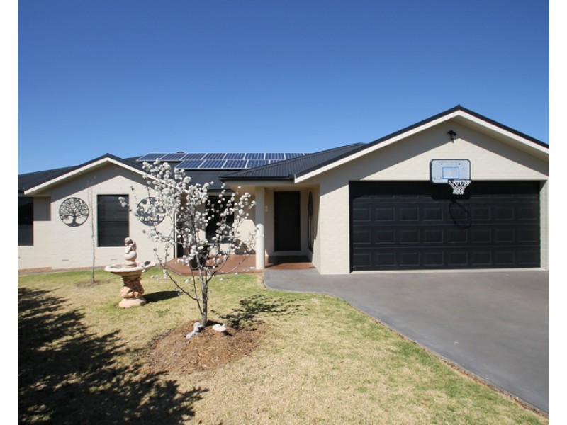 27 Woodside Close, Mudgee NSW 2850