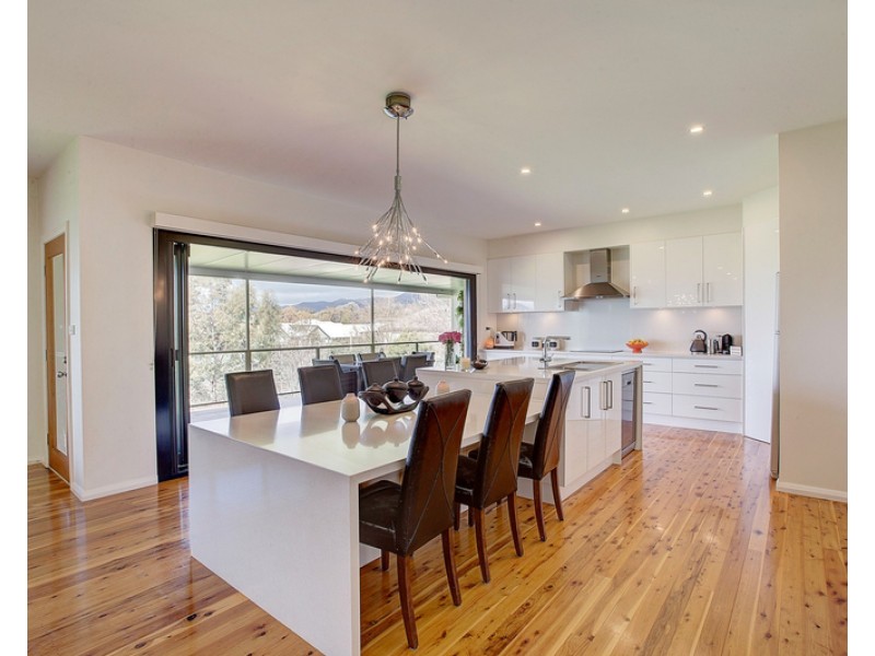 27 Woodside Close, Mudgee NSW 2850