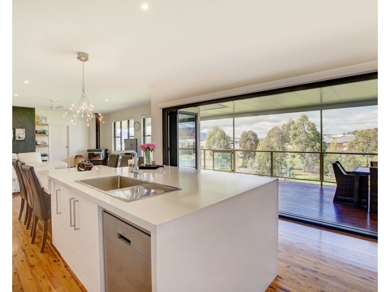 27 Woodside Close, Mudgee NSW 2850
