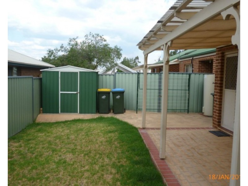 2/4 Macquarie Drive, Mudgee NSW 2850