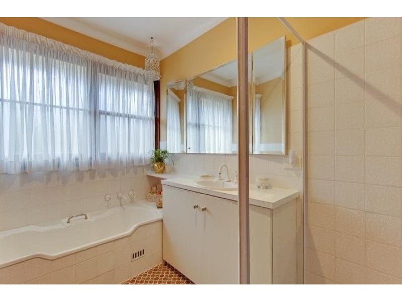 28 Rutherglen Avenue, Northmead NSW 2152