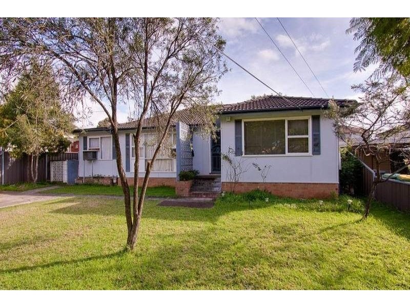 4 Henson Street, Toongabbie NSW 2146