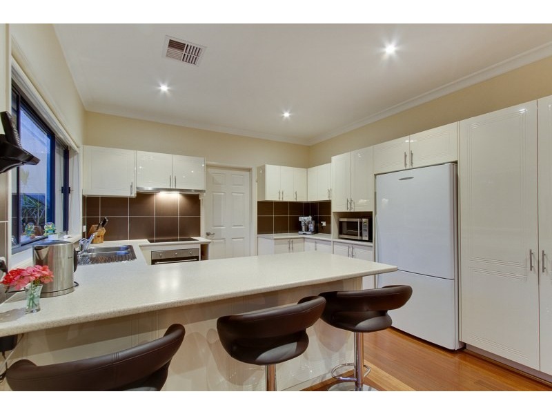 8 Kelvin Grove, Winston Hills NSW 2153