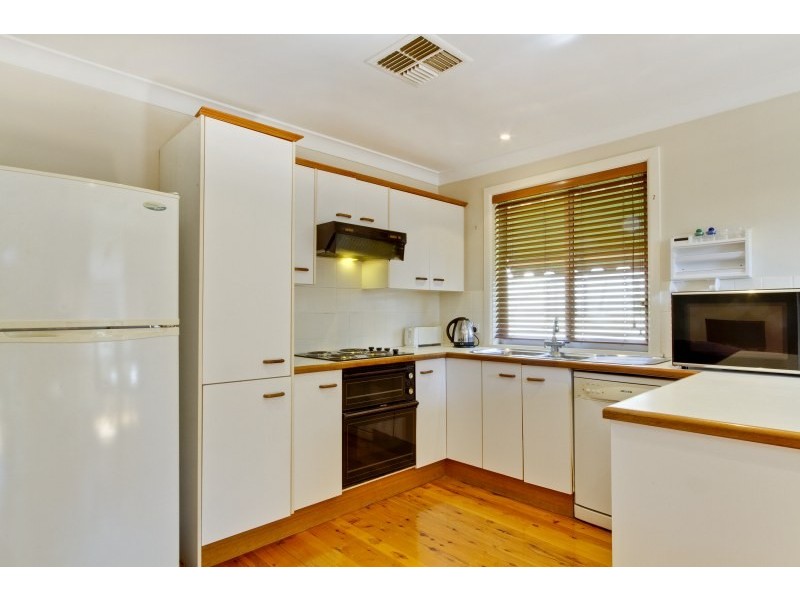 6 Woodlawn Drive, Toongabbie NSW 2146