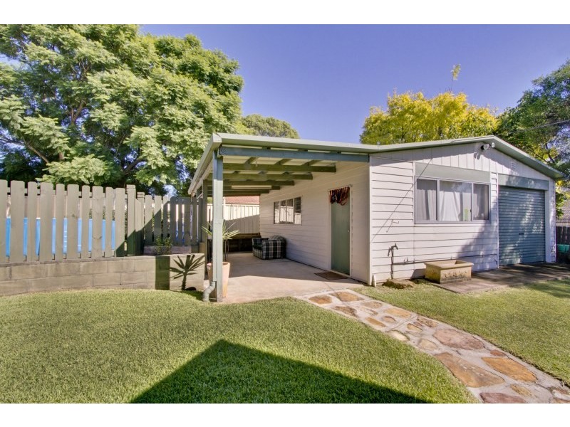 6 Woodlawn Drive, Toongabbie NSW 2146