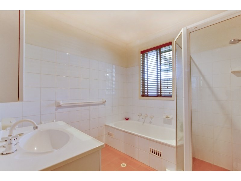 6 Woodlawn Drive, Toongabbie NSW 2146