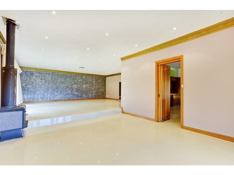 8 Taylors Road, Dural NSW 2158