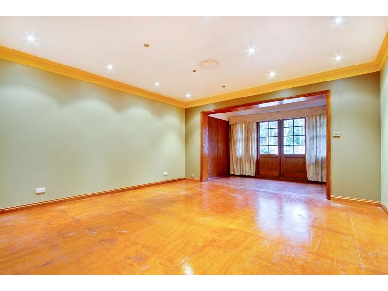 8 Taylors Road, Dural NSW 2158