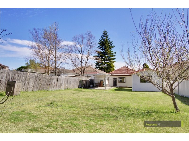 2 Carnation Avenue, Old Guildford NSW 2161