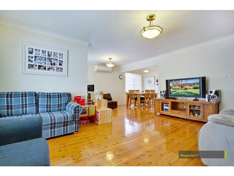 8 Kempe Parade, Kings Langley NSW 2147