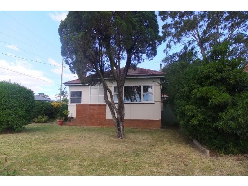 2 Derbyshire Avenue, Toongabbie NSW 2146