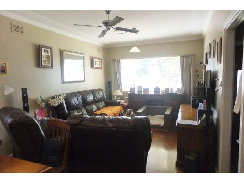 2 Derbyshire Avenue, Toongabbie NSW 2146