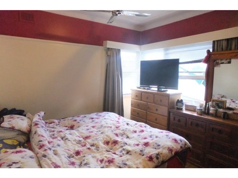 2 Derbyshire Avenue, Toongabbie NSW 2146