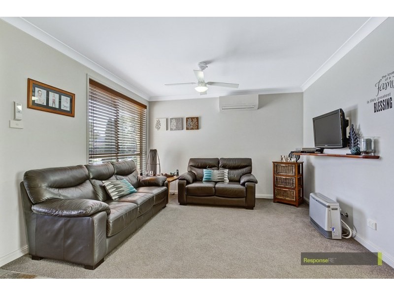 4 Cotton Grove, Stanhope Gardens NSW 2768