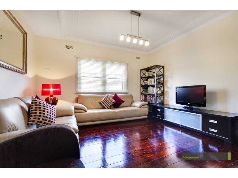 6 Balmoral Road, Northmead NSW 2152