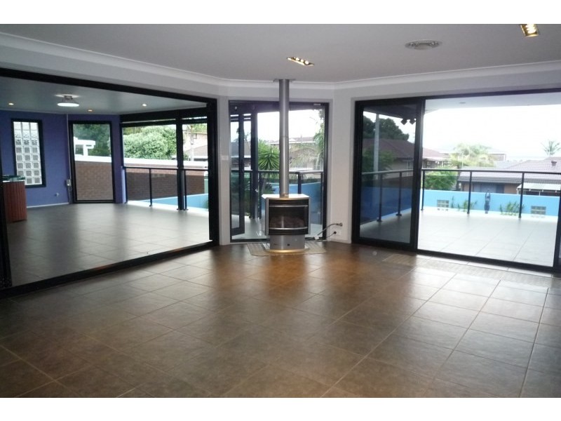 10 Hayes Avenue, Mount Warrigal NSW 2528