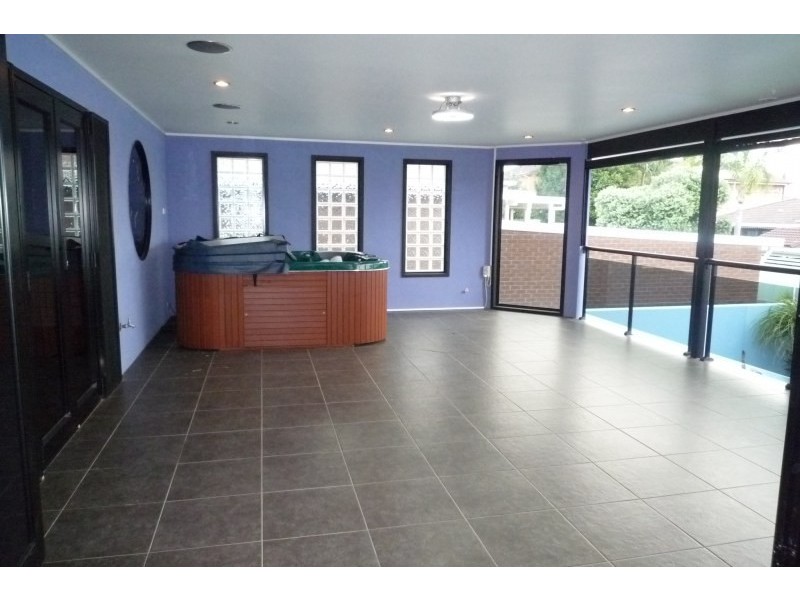 10 Hayes Avenue, Mount Warrigal NSW 2528