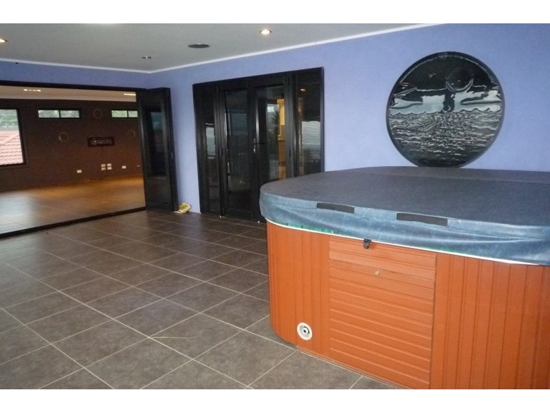 10 Hayes Avenue, Mount Warrigal NSW 2528