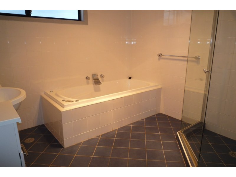 10 Hayes Avenue, Mount Warrigal NSW 2528